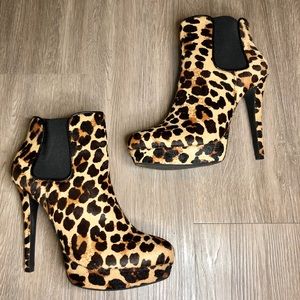 Host Pick❣️Gianni Bini Leopard Bootie Heels